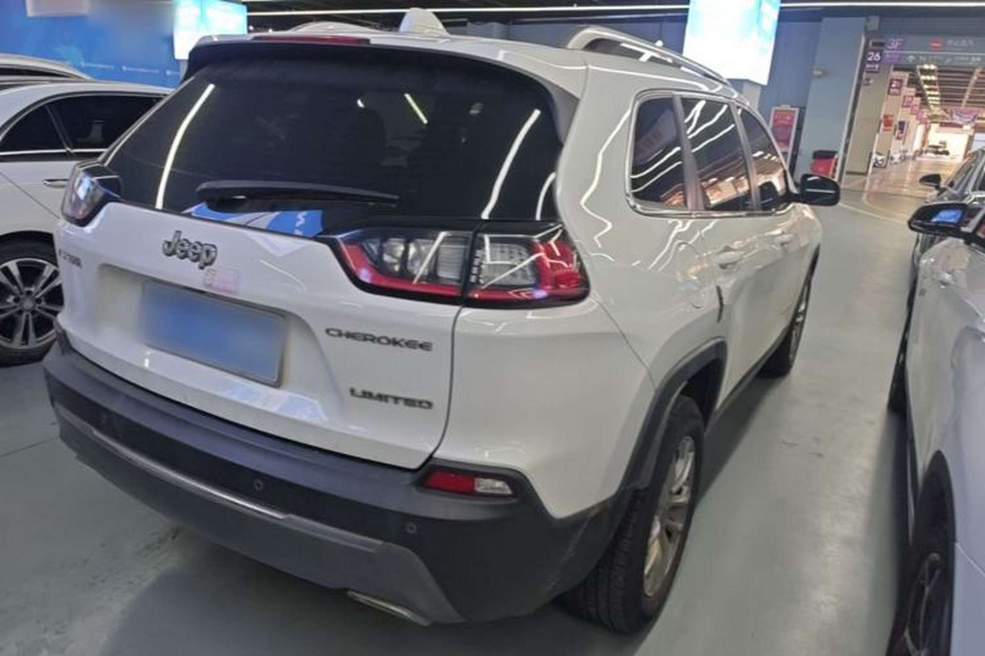 Used Jeep Cherokee 2019 2.0T Two-Wheel Drive Smart Enjoyment Version China VI Rear Right 45 Deg