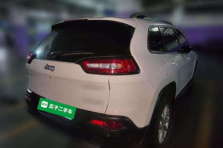 Used Jeep Cherokee 2019 2.0L Two-Wheel Drive Standard Edition China V Rear Right 45 Deg