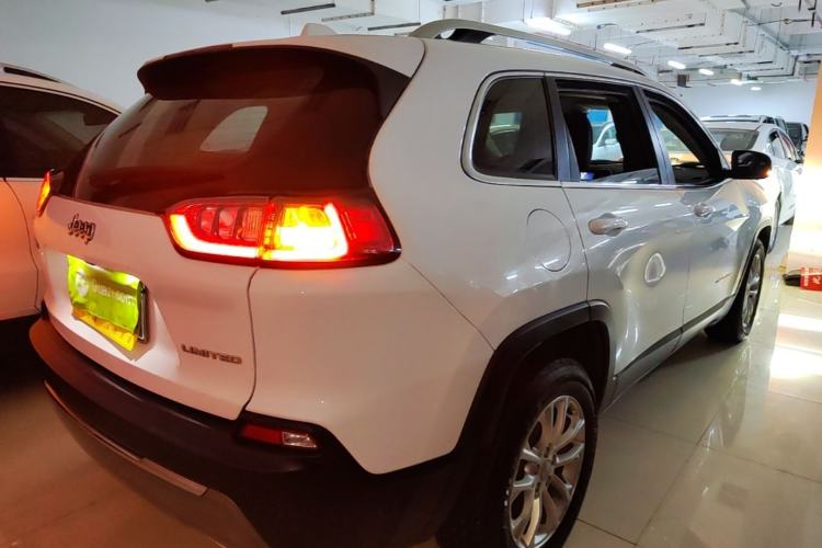 Used Jeep Cherokee 2019 2.0T Two-Wheel Drive Smart Enjoyment Version China VI Rear Right 45 Deg