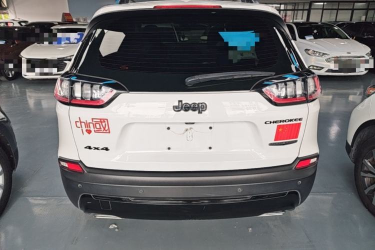 Used Jeep Cherokee 2019 2.0T Four-Wheel Drive Explorer Edition China VI Emission Standard Rear