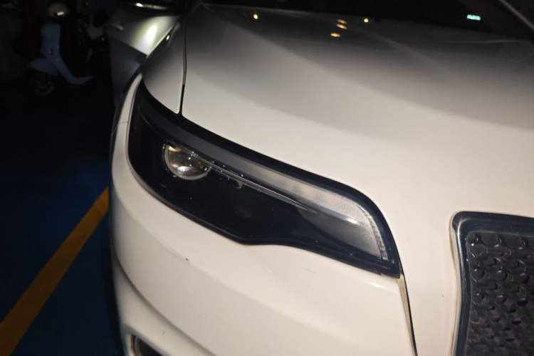 Used Jeep Cherokee 2019 2.0T Four-Wheel Drive Explorer Edition China V Right Front Headlight