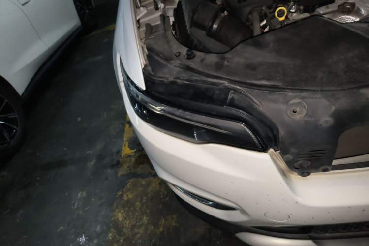 Used Jeep Cherokee 2019 2.0T Two-Wheel Drive Smart Enjoyment Version China VI Right Front Headlight