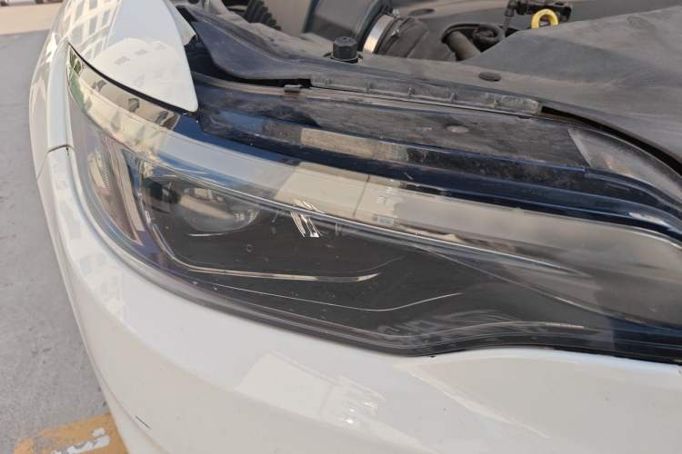 Used Jeep Cherokee 2019 2.0T Four-Wheel Drive Explorer Edition China V Right Front Headlight