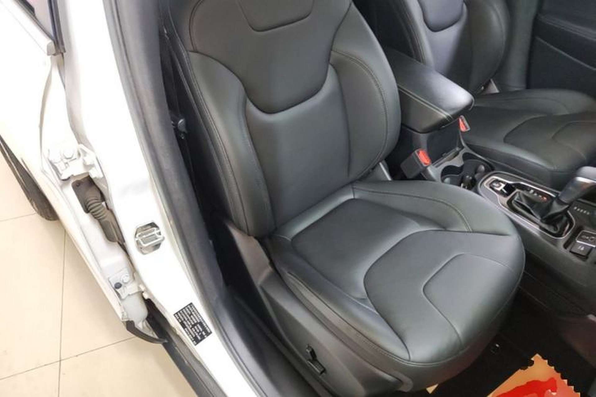 Used Jeep Cherokee 2019 2.0T Two-Wheel Drive Smart Enjoyment Version China V Right Front Seat