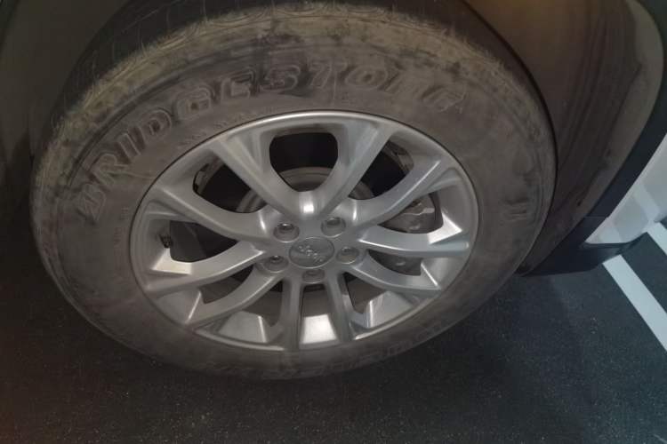 Used Jeep Cherokee 2019 2.0T Two-Wheel Drive Smart Enjoyment Version China VI Right Front Wheel Hub