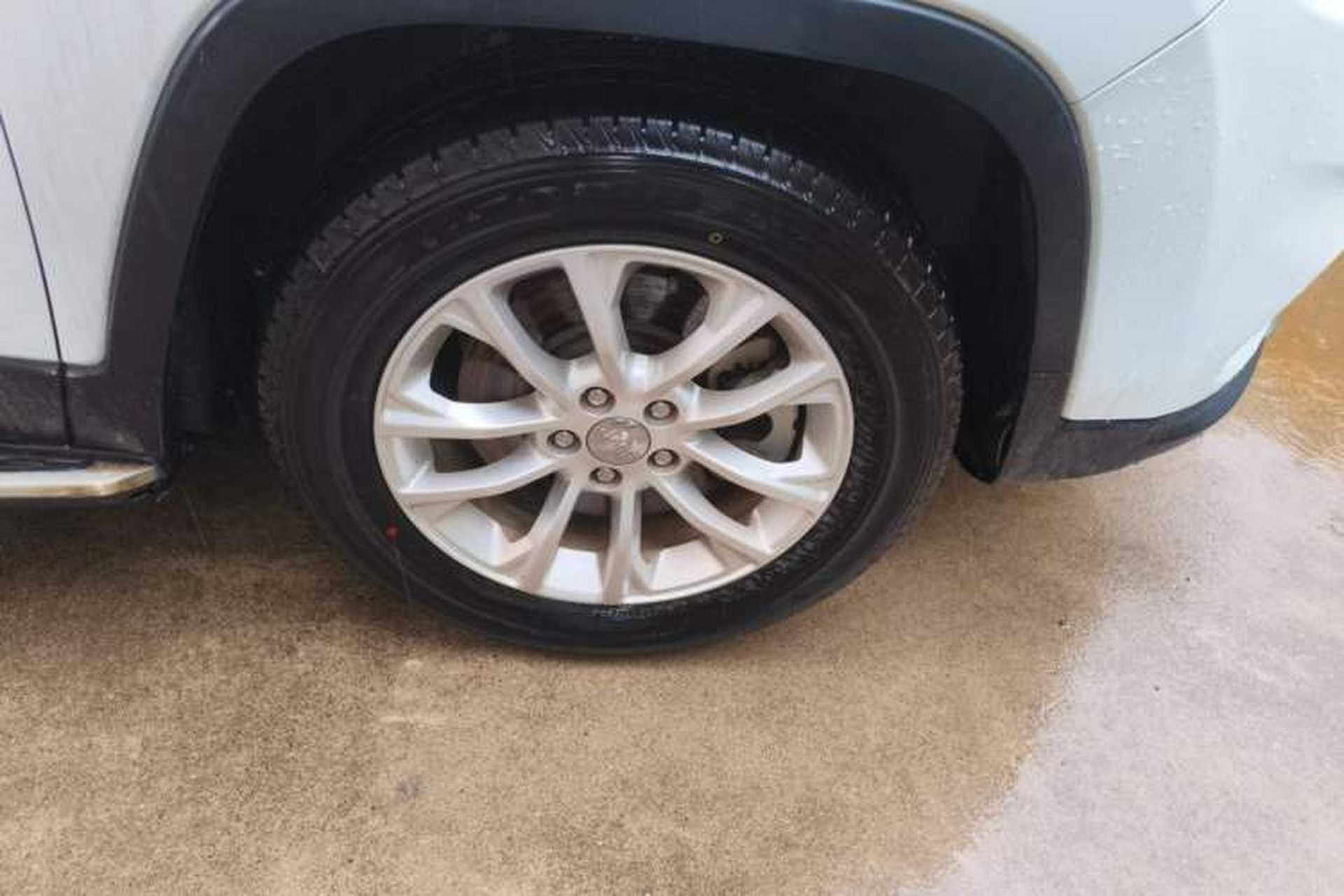 Used Jeep Cherokee 2019 2.0T Two-Wheel Drive Smart Enjoyment Version China VI Right Front Wheel Hub