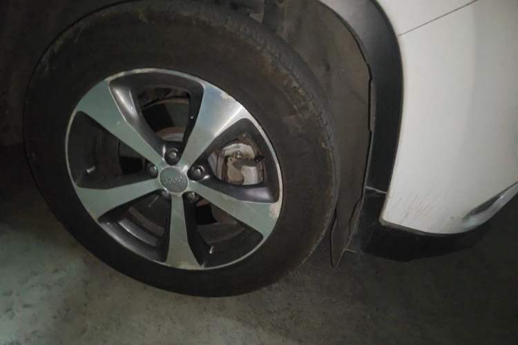 Used Jeep Cherokee 2019 2.0T Four-Wheel Drive Exploration Edition + Autonomous Driving Smart Package China V Right Front Wheel Hub