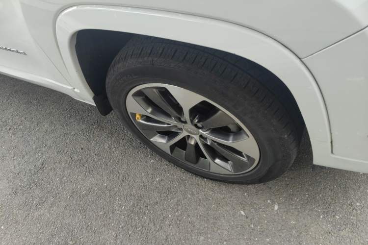 Used Jeep Cherokee 2019 2.0T Four-Wheel Drive All-Round Version China VI Right Front Wheel Hub