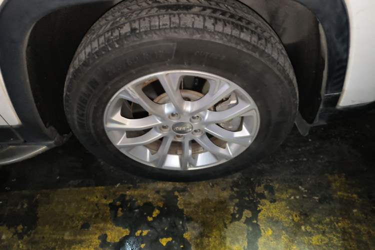 Used Jeep Cherokee 2019 2.0T Two-Wheel Drive Smart Enjoyment Version China VI Right Front Wheel Hub