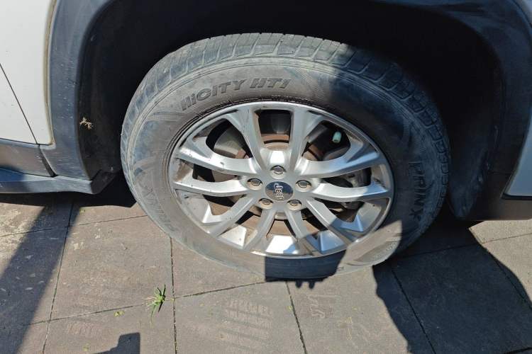 Used Jeep Cherokee 2019 2.0T Two-Wheel Drive Smart Enjoyment Version China VI Right Front Wheel Hub