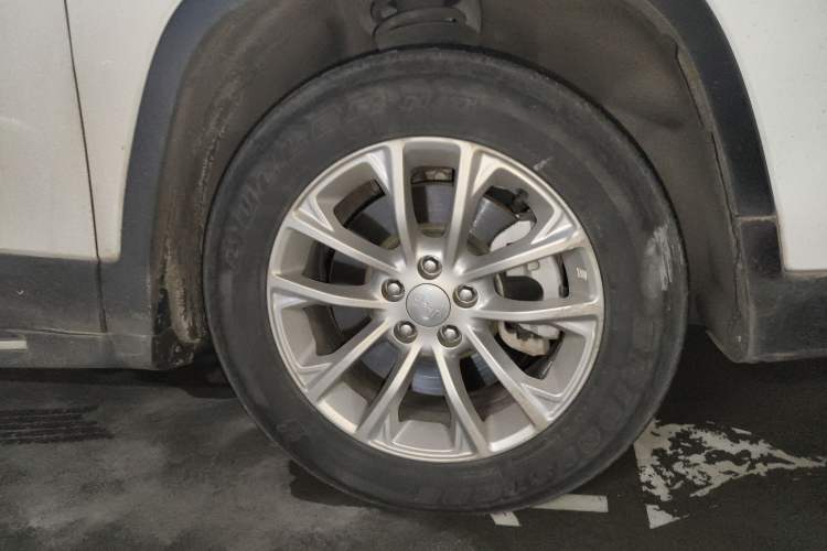 Used Jeep Cherokee 2019 2.0L 2WD Premium Edition China VI Right Front Wheel Hub