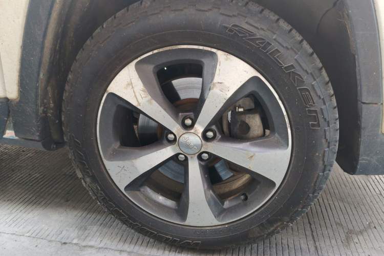 Used Jeep Cherokee 2019 2.0T Four-Wheel Drive Explorer Edition China V Right Front Wheel Hub