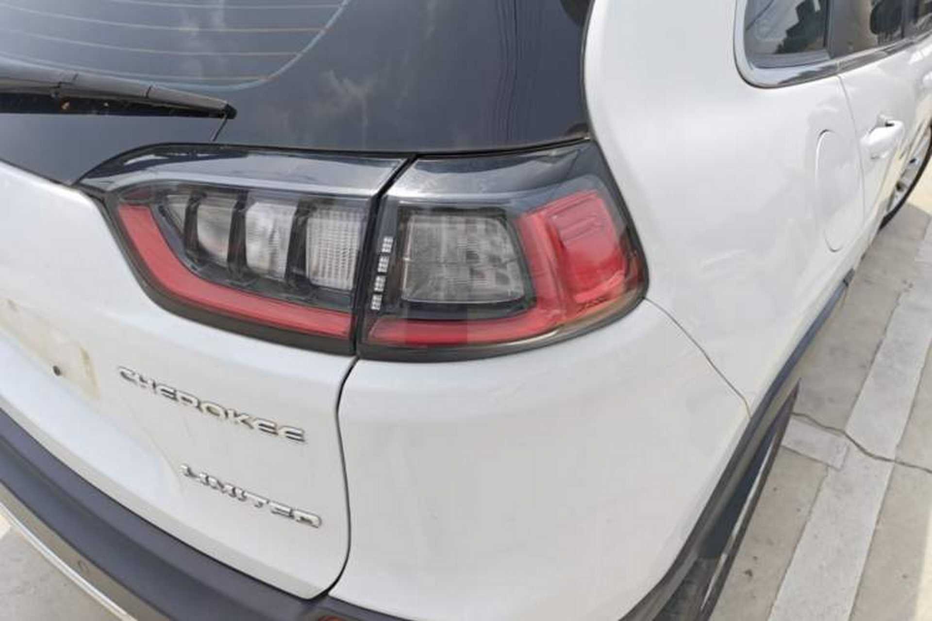 Used Jeep Cherokee 2019 2.0T Two-Wheel Drive Smart Enjoyment Version China V Right Rear Taillight