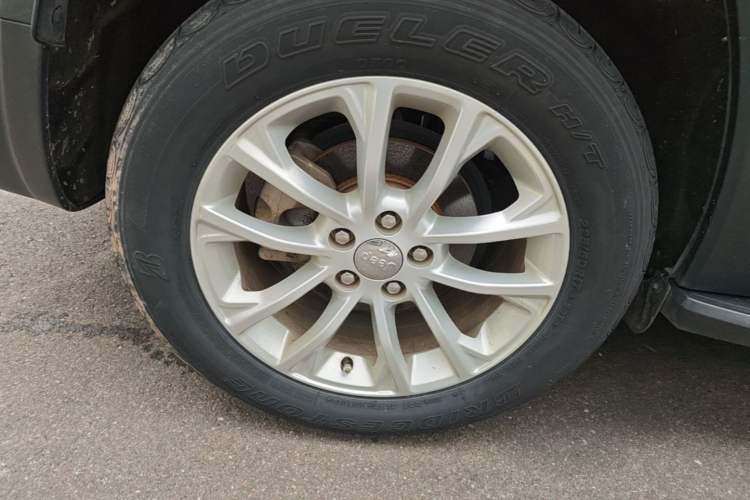 Used Jeep Cherokee 2019 2.0L Two-Wheel Drive Premium Edition China V Emission Standard Right Rear Wheel Hub