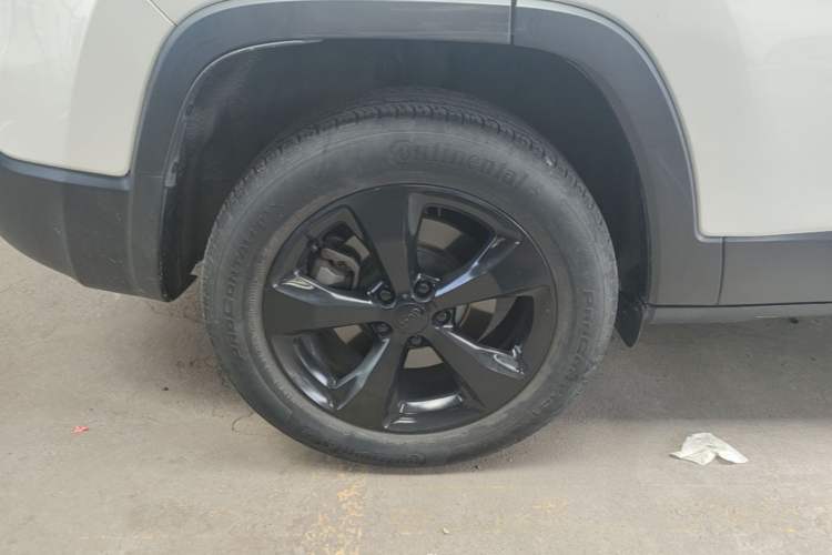 Used Jeep Cherokee 2019 2.0T Four-Wheel Drive Explorer Edition China VI Emission Standard Right Rear Wheel Hub