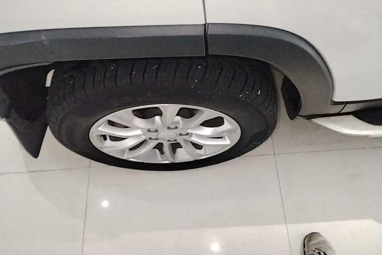 Used Jeep Cherokee 2019 2.0T Two-Wheel Drive Smart Enjoyment Version China V Right Rear Wheel Hub