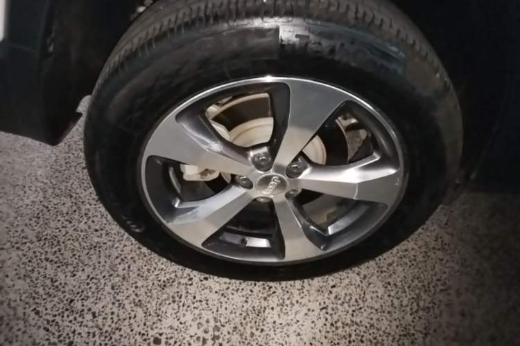Used Jeep Cherokee 2019 2.0T Four-Wheel Drive Explorer Edition China V Right Rear Wheel Hub
