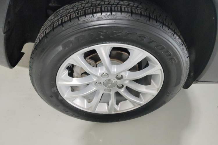 Used Jeep Cherokee 2019 2.0T Two-Wheel Drive Smart Enjoyment Version China V Right Rear Wheel Hub