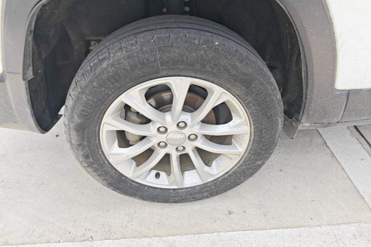 Used Jeep Cherokee 2019 2.0T Two-Wheel Drive Smart Enjoyment Version China V Right Rear Wheel Hub