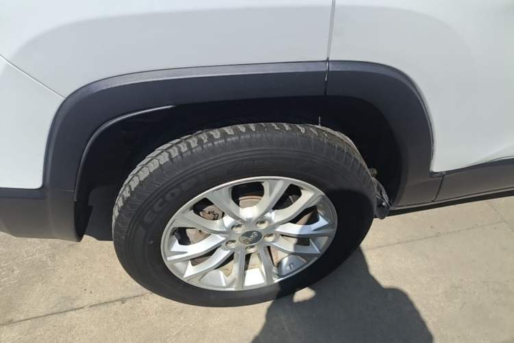 Used Jeep Cherokee 2019 2.0T Two-Wheel Drive Smart Enjoyment Version China VI Right Rear Wheel Hub