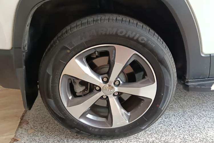 Used Jeep Cherokee 2019 2.0T Four-Wheel Drive Exploration Edition + Autonomous Driving Smart Package China V Right Rear Wheel Hub