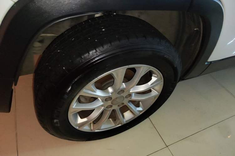 Used Jeep Cherokee 2019 2.0T Two-Wheel Drive Smart Enjoyment Version China VI Right Rear Wheel Hub
