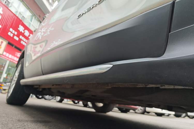 Used Jeep Cherokee 2019 2.0L Two-Wheel Drive Premium Edition China V Emission Standard Right Side Sill