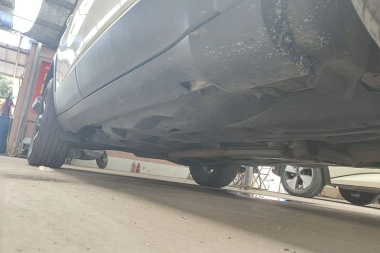 Used Jeep Cherokee 2019 2.0T Four-Wheel Drive Explorer Edition China VI Emission Standard Right Side Sill
