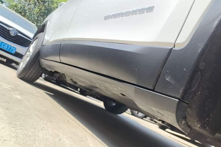Used Jeep Cherokee 2019 2.0T Two-Wheel Drive Smart Enjoyment Version China VI Right Side Sill