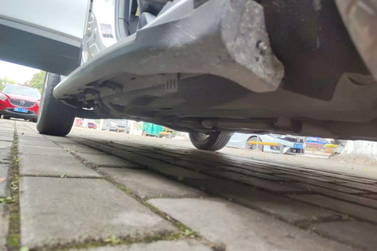 Used Jeep Cherokee 2019 2.0T Two-Wheel Drive Smart Enjoyment Version China VI Right Side Sill