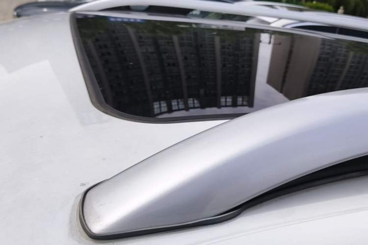 Used Jeep Cherokee 2019 2.0T Four-Wheel Drive Explorer Edition China VI Emission Standard Roof