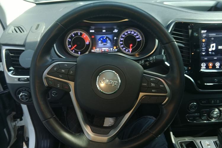 Used Jeep Cherokee 2019 2.0T 2WD Enjoyment Edition China V Steering Wheel