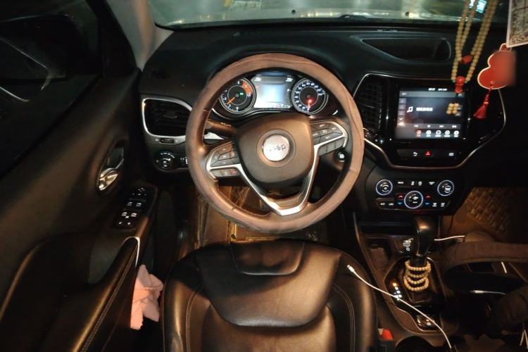 Used Jeep Cherokee 2019 2.0T Two-Wheel Drive Smart Enjoyment Version China VI Steering Wheel
