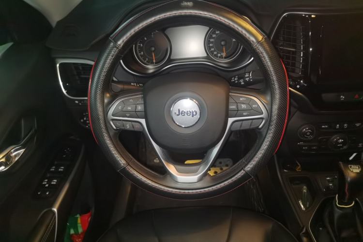 Used Jeep Cherokee 2019 2.0T Two-Wheel Drive Smart Enjoyment Version China VI Steering Wheel
