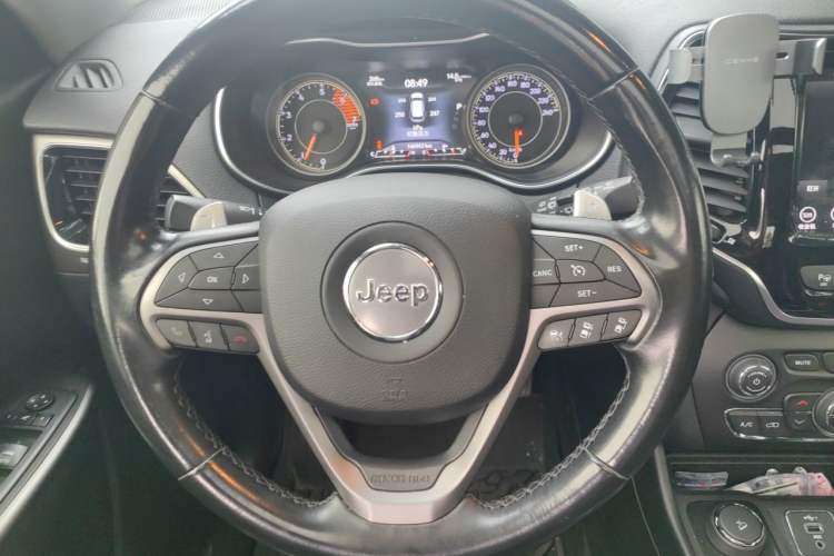 Used Jeep Cherokee 2019 2.0T Four-Wheel Drive All-Round Version China VI Steering Wheel