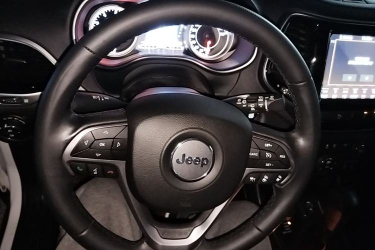 Used Jeep Cherokee 2019 2.0T Four-Wheel Drive Explorer Edition China V Steering Wheel