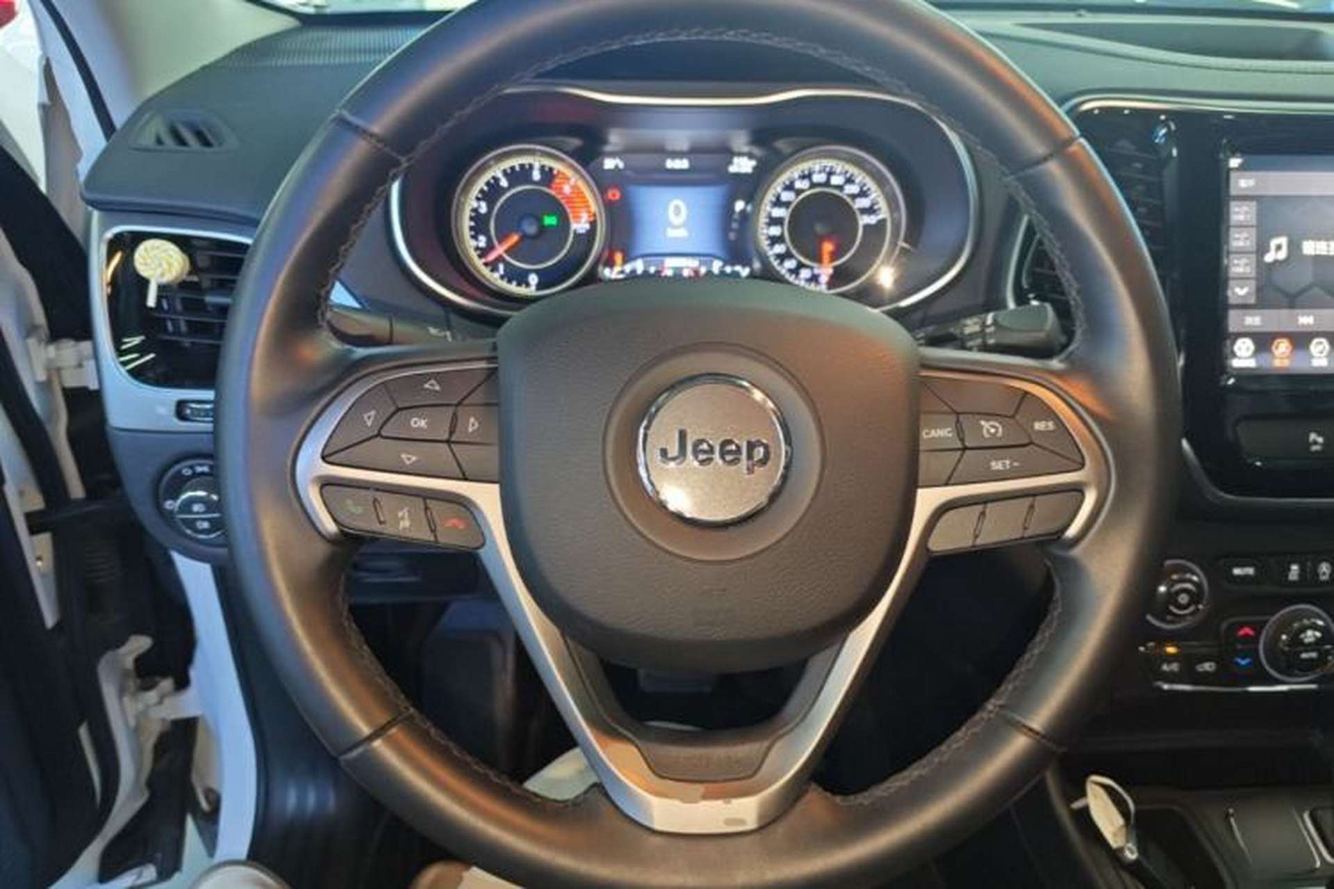 Used Jeep Cherokee 2019 2.0T Two-Wheel Drive Smart Enjoyment Version China VI Steering Wheel