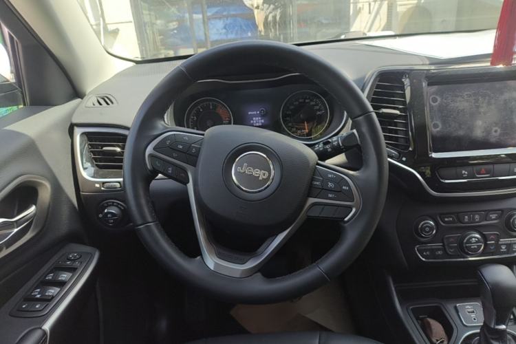 Used Jeep Cherokee 2019 2.0T Two-Wheel Drive Smart Enjoyment Version China VI Steering Wheel