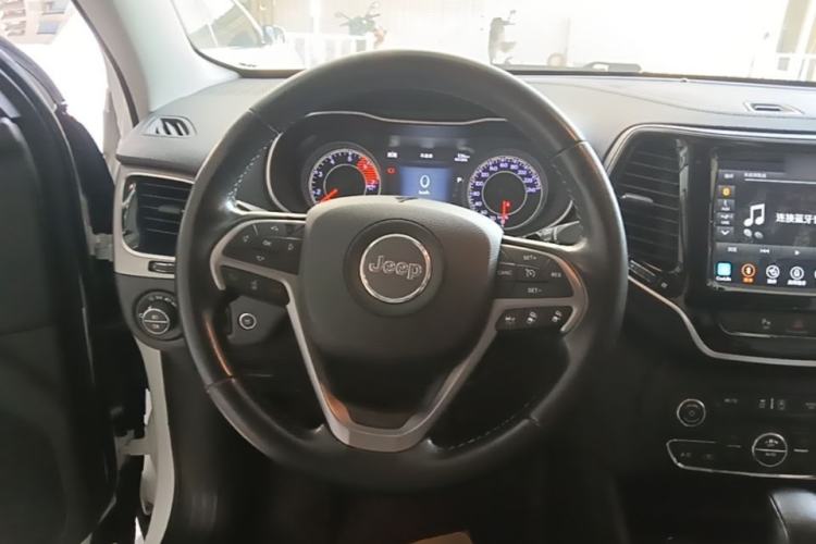 Used Jeep Cherokee 2019 2.0T Four-Wheel Drive Exploration Edition + Autonomous Driving Smart Package China V Steering Wheel