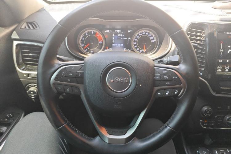 Used Jeep Cherokee 2019 2.0T Four-Wheel Drive Exploration Edition + Autonomous Driving Smart Package China V Steering Wheel