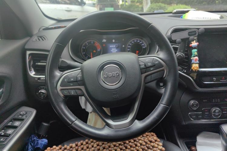 Used Jeep Cherokee 2019 2.0T Two-Wheel Drive Smart Enjoyment Version China VI Steering Wheel