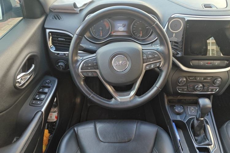 Used Jeep Cherokee 2019 2.0T Four-Wheel Drive Explorer Edition China V Steering Wheel