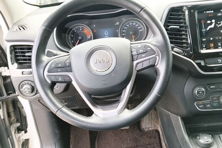Used Jeep Cherokee 2019 2.0T Four-Wheel Drive Explorer Edition China VI Emission Standard Steering Wheel