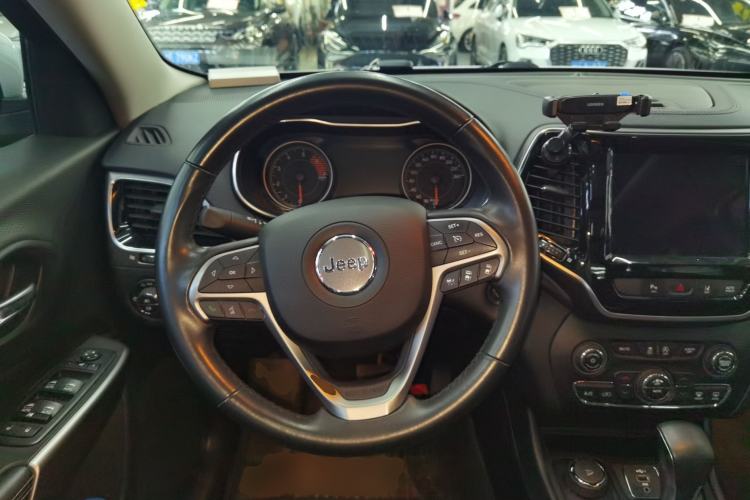 Used Jeep Cherokee 2019 2.0T Four-Wheel Drive Explorer Edition China V Steering Wheel