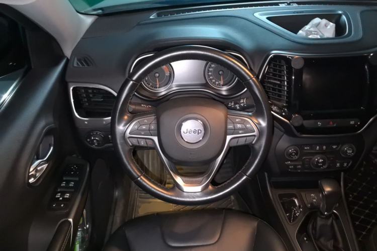 Used Jeep Cherokee 2019 2.0T 2WD Enjoyment Edition China V Steering Wheel