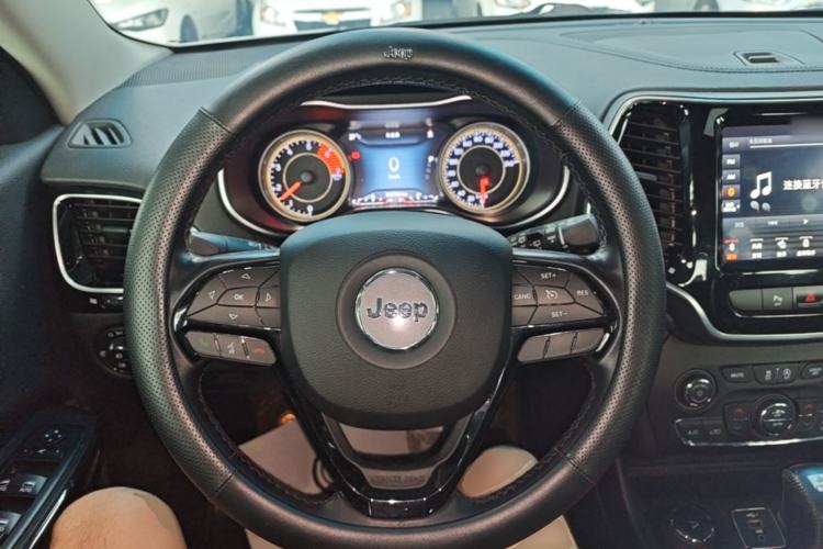 Used Jeep Cherokee 2019 2.0T Four-Wheel Drive Explorer Edition China VI Emission Standard Steering Wheel