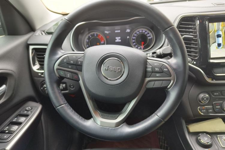 Used Jeep Cherokee 2019 2.0T Four-Wheel Drive Explorer Edition China VI Emission Standard Steering Wheel