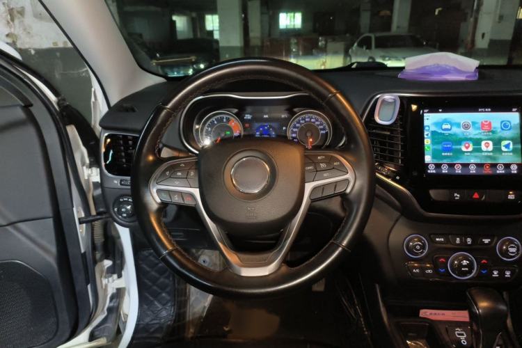 Used Jeep Cherokee 2019 2.0T Two-Wheel Drive Smart Enjoyment Version China VI Steering Wheel