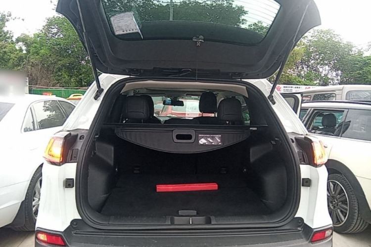 Used Jeep Cherokee 2019 2.0T Two-Wheel Drive Smart Enjoyment Version China VI Trunk