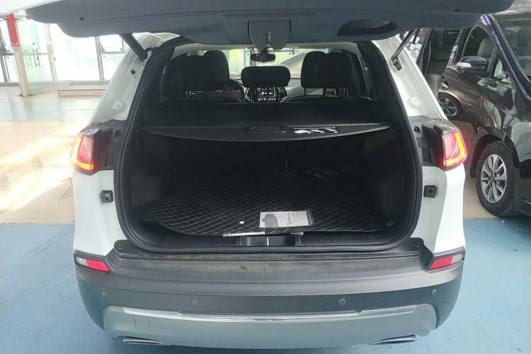 Used Jeep Cherokee 2019 2.0T 2WD Enjoyment Edition China V Trunk